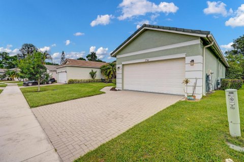 Villa ou maison à vendre à Port St. Lucie, Floride: 2 chambres, 139.91 m2 № 2328940 - photo 3