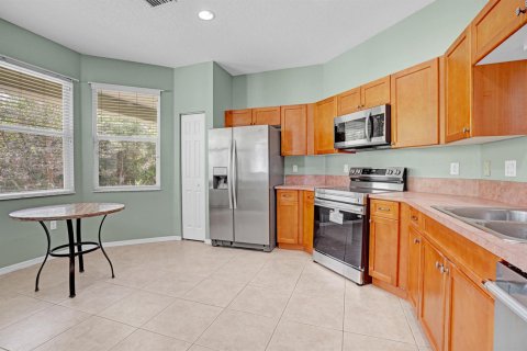 Villa ou maison à vendre à Port St. Lucie, Floride: 2 chambres, 139.91 m2 № 2328940 - photo 12