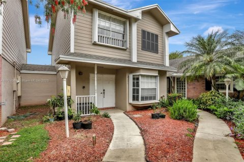 Townhouse in Sunrise, Florida 2 bedrooms, 128.95 sq.m. № 1728367 - photo 1