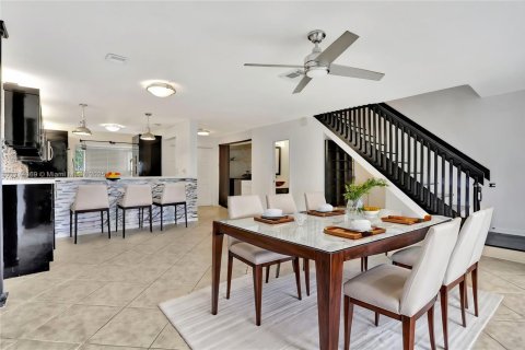 Townhouse in Sunrise, Florida 2 bedrooms, 128.95 sq.m. № 1728367 - photo 4