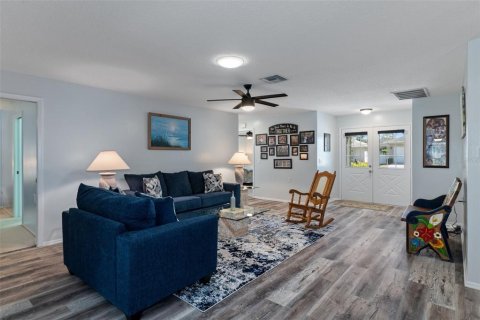 House in Spring Hill, Florida 2 bedrooms, 158.12 sq.m. № 1519210 - photo 9