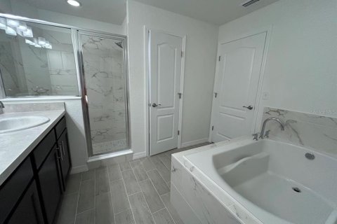 House in Frostproof, Florida 4 bedrooms, 180.79 sq.m. № 1850999 - photo 11