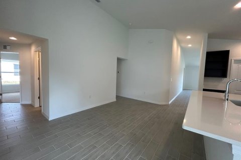 House in Frostproof, Florida 4 bedrooms, 180.79 sq.m. № 1850999 - photo 7