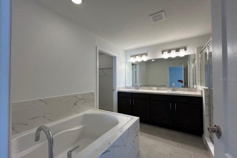 House in Frostproof, Florida 4 bedrooms, 180.79 sq.m. № 1850999 - photo 9