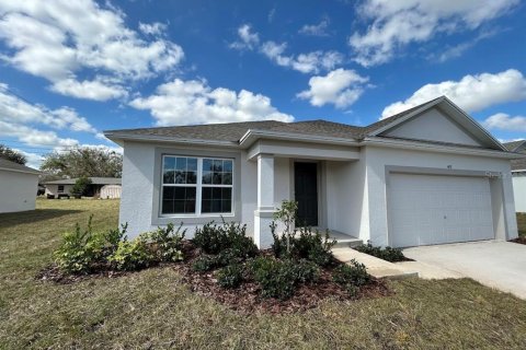 House in Frostproof, Florida 4 bedrooms, 180.79 sq.m. № 1850999 - photo 1