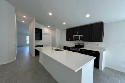 House in Frostproof, Florida 4 bedrooms, 180.79 sq.m. № 1850999 - photo 3