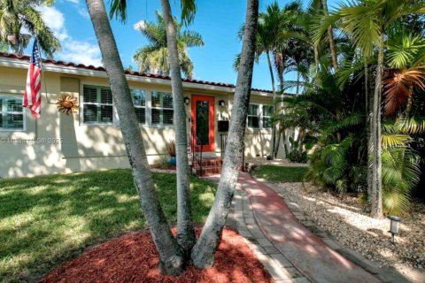 Casa en venta en Hollywood, Florida, 3 dormitorios, 135.82 m2 № 1983505 - foto 2