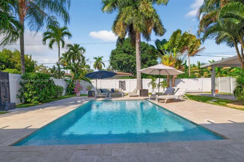 Casa en venta en Hollywood, Florida, 3 dormitorios, 135.82 m2 № 1983505 - foto 1