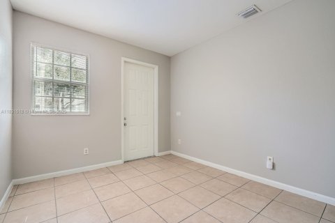 Townhouse in Homestead, Florida 4 bedrooms, 147.9 sq.m. № 1944128 - photo 9