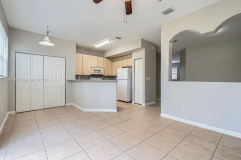 Townhouse in Homestead, Florida 4 bedrooms, 147.9 sq.m. № 1944128 - photo 7