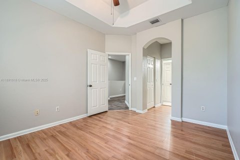 Townhouse in Homestead, Florida 4 bedrooms, 147.9 sq.m. № 1944128 - photo 11