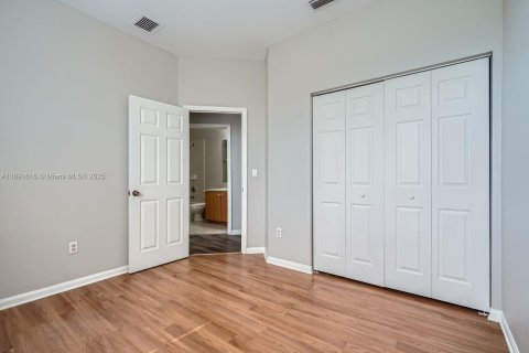Townhouse in Homestead, Florida 4 bedrooms, 147.9 sq.m. № 1944128 - photo 15