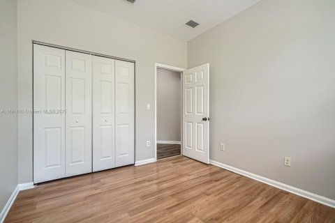 Townhouse in Homestead, Florida 4 bedrooms, 147.9 sq.m. № 1944128 - photo 13