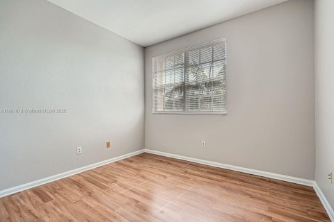 Townhouse in Homestead, Florida 4 bedrooms, 147.9 sq.m. № 1944128 - photo 14