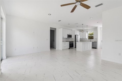 House in Port Charlotte, Florida 3 bedrooms, 128.11 sq.m. № 1885647 - photo 19