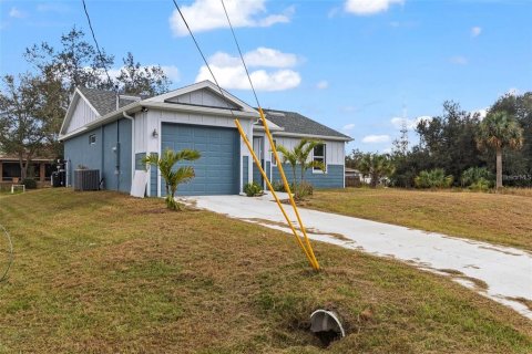 House in Port Charlotte, Florida 3 bedrooms, 128.11 sq.m. № 1885647 - photo 2
