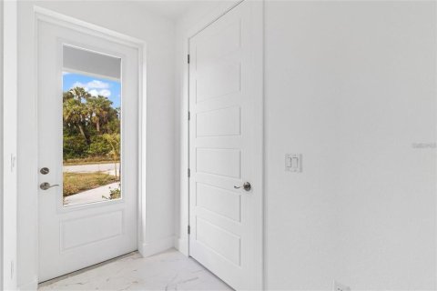 House in Port Charlotte, Florida 3 bedrooms, 128.11 sq.m. № 1885647 - photo 21