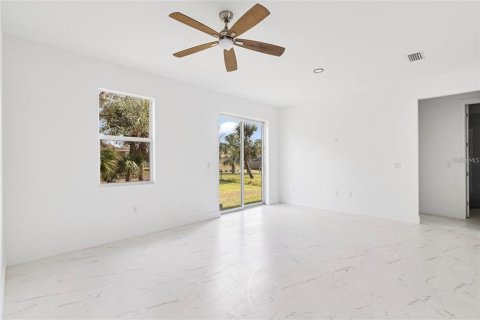 House in Port Charlotte, Florida 3 bedrooms, 128.11 sq.m. № 1885647 - photo 20