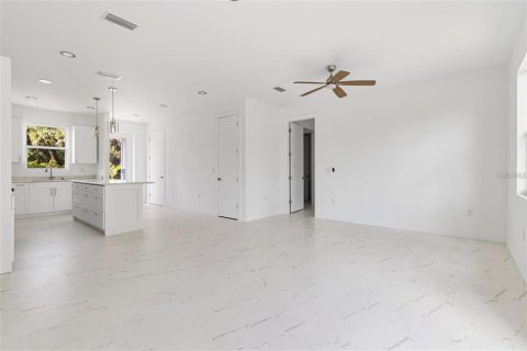 House in Port Charlotte, Florida 3 bedrooms, 128.11 sq.m. № 1885647 - photo 18