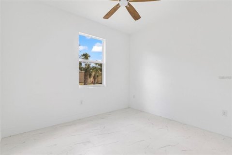 House in Port Charlotte, Florida 3 bedrooms, 128.11 sq.m. № 1885647 - photo 7