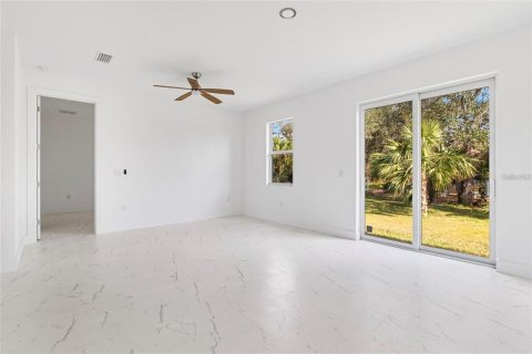 House in Port Charlotte, Florida 3 bedrooms, 128.11 sq.m. № 1885647 - photo 17