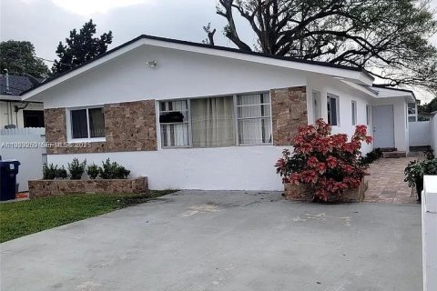 Commercial property in Miami, Florida 144.93 sq.m. № 1994202