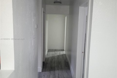 Commercial property in Miami, Florida 144.93 sq.m. № 1994202 - photo 17