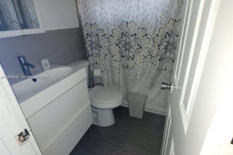 Commercial property in Miami, Florida 144.93 sq.m. № 1994202 - photo 23