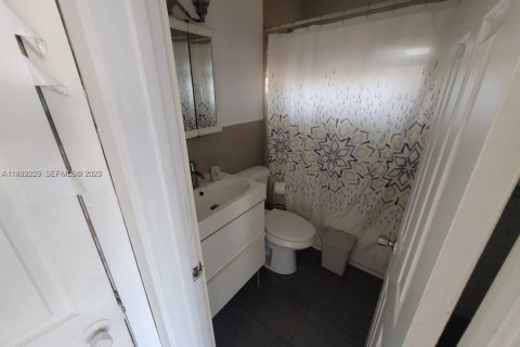 Commercial property in Miami, Florida 144.93 sq.m. № 1994202 - photo 24