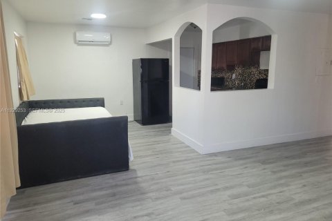 Commercial property in Miami, Florida 144.93 sq.m. № 1994202 - photo 15