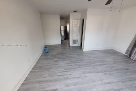 Commercial property in Miami, Florida 144.93 sq.m. № 1994202 - photo 30