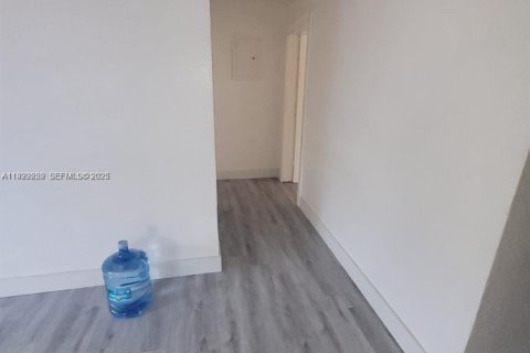 Commercial property in Miami, Florida 144.93 sq.m. № 1994202 - photo 27