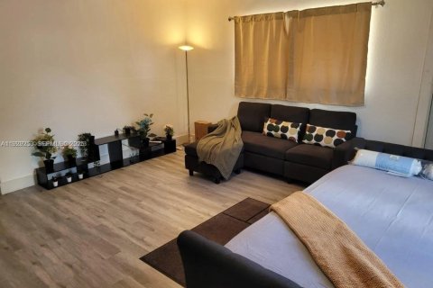 Commercial property in Miami, Florida 144.93 sq.m. № 1994202 - photo 9