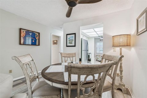 Condo in Dunedin, Florida, 2 bedrooms  № 1903958 - photo 18