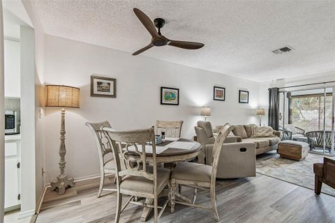 Condo in Dunedin, Florida, 2 bedrooms  № 1903958 - photo 17
