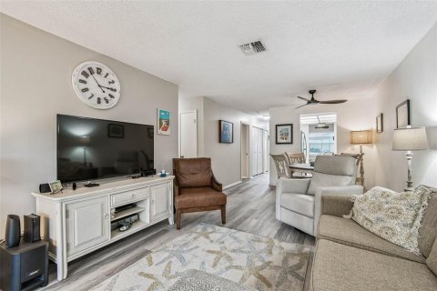 Condo in Dunedin, Florida, 2 bedrooms  № 1903958 - photo 21