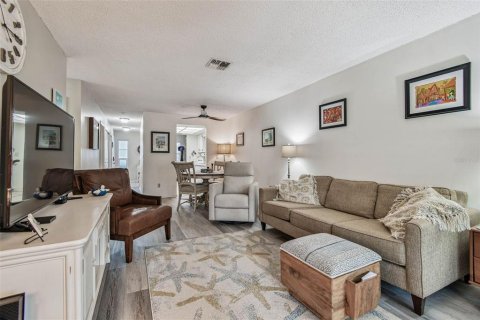 Condo in Dunedin, Florida, 2 bedrooms  № 1903958 - photo 22