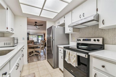 Condo in Dunedin, Florida, 2 bedrooms  № 1903958 - photo 13