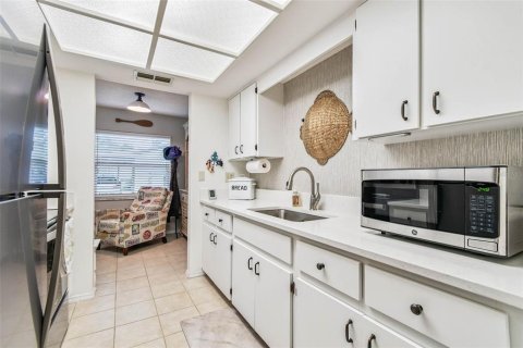 Condo in Dunedin, Florida, 2 bedrooms  № 1903958 - photo 10