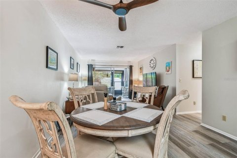 Condo in Dunedin, Florida, 2 bedrooms  № 1903958 - photo 15
