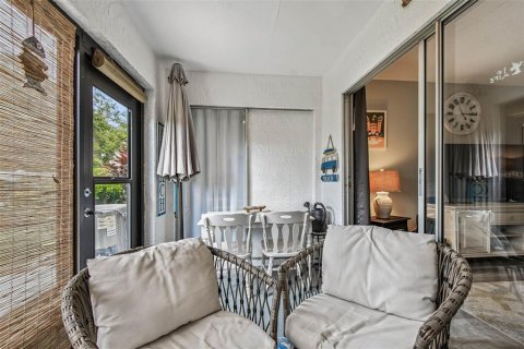 Condo in Dunedin, Florida, 2 bedrooms  № 1903958 - photo 25