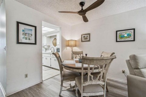 Condo in Dunedin, Florida, 2 bedrooms  № 1903958 - photo 16