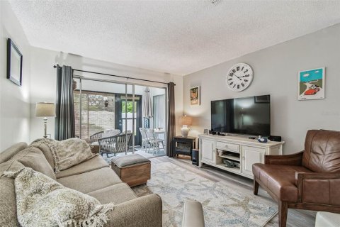 Condo in Dunedin, Florida, 2 bedrooms  № 1903958 - photo 19