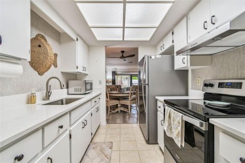 Condo in Dunedin, Florida, 2 bedrooms  № 1903958 - photo 12