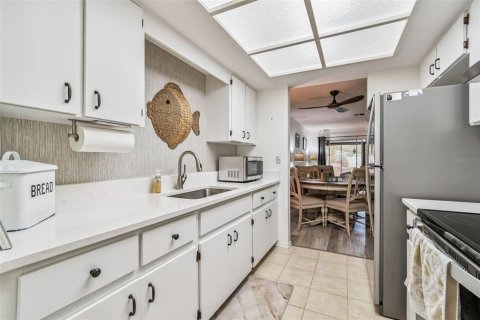 Condo in Dunedin, Florida, 2 bedrooms  № 1903958 - photo 11