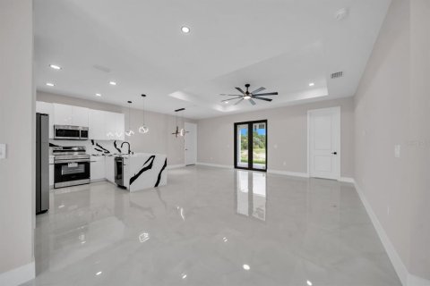 Villa ou maison à vendre à Lehigh Acres, Floride: 3 chambres, 162.76 m2 № 2356017 - photo 6