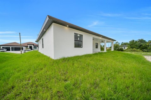 Villa ou maison à vendre à Lehigh Acres, Floride: 3 chambres, 162.76 m2 № 2356017 - photo 30
