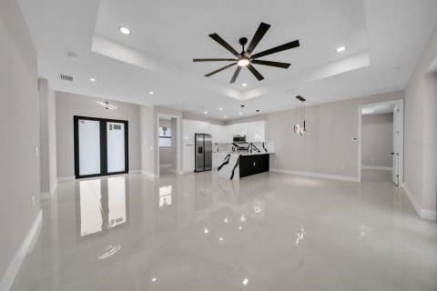 Villa ou maison à vendre à Lehigh Acres, Floride: 3 chambres, 162.76 m2 № 2356017 - photo 11