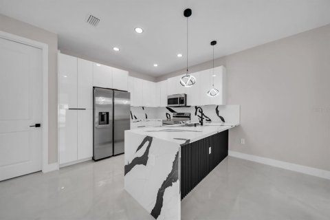 Villa ou maison à vendre à Lehigh Acres, Floride: 3 chambres, 162.76 m2 № 2356017 - photo 8