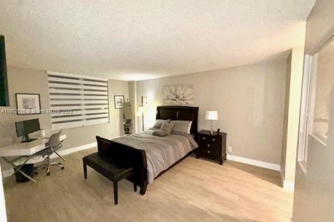 Condominio en alquiler en Hollywood, Florida, 1 dormitorio, 83.24 m2 № 1979779 - foto 9